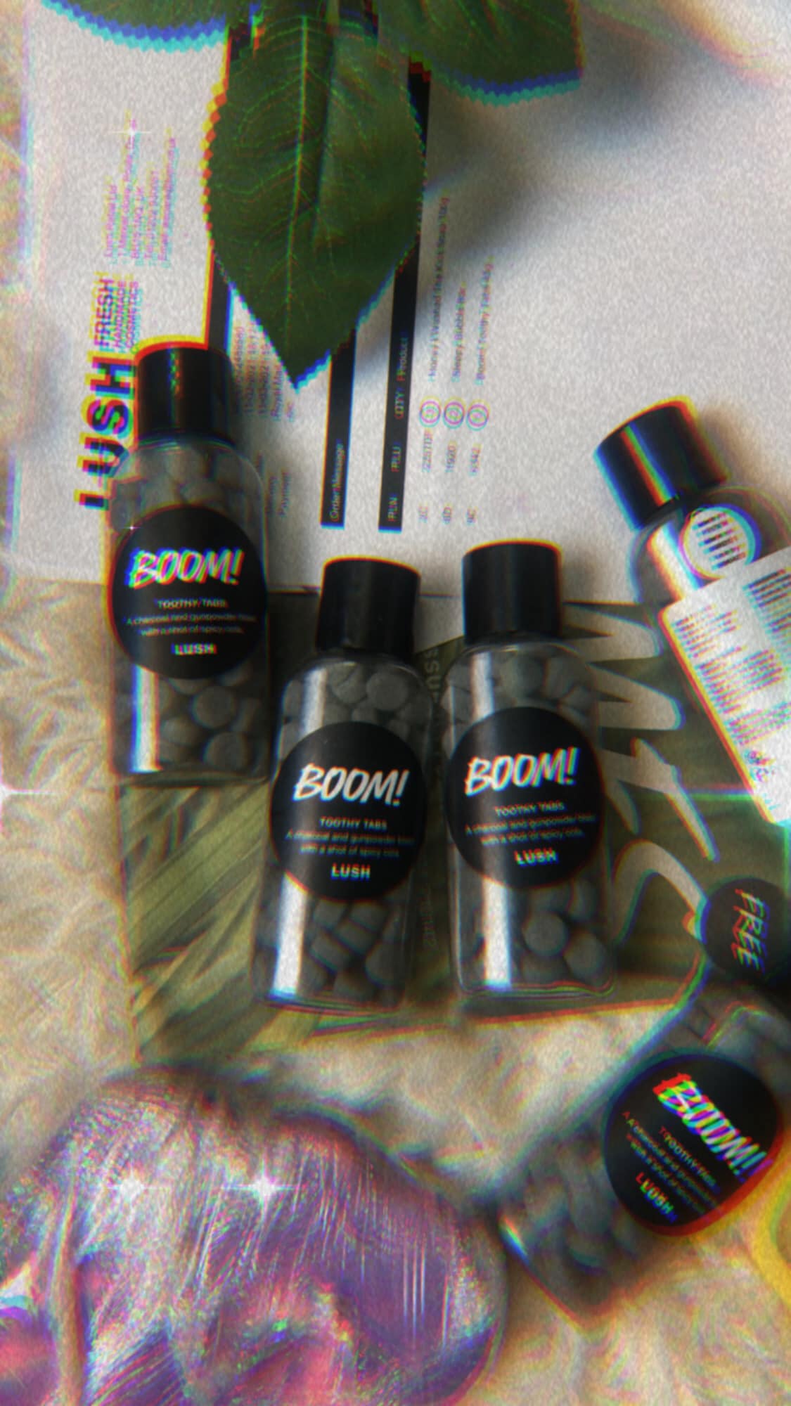 Viên đánh trắng răng Lush - Boom Toothy Tabs