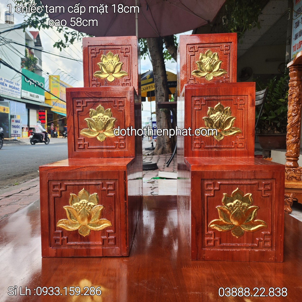 1 chiếc tam cấp gỗ xoan dát vàng mặt 18 đặt bàn thờ thần tài giá rẻ nhất thị trường Lh:0933.159.286