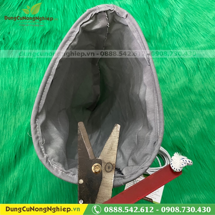 Lồng hái trái trên cao có dây giật
