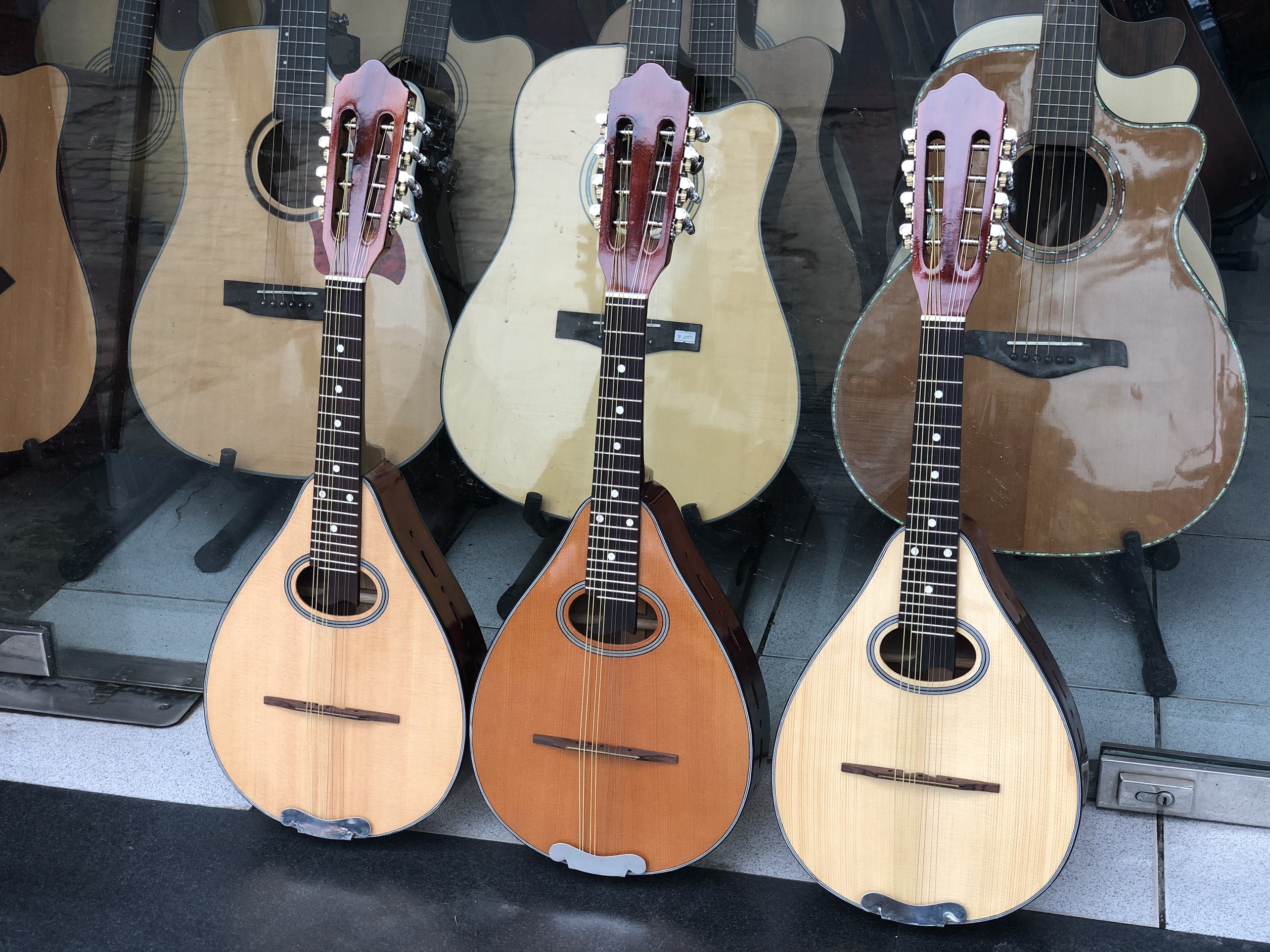 [HCM]đàn mandolin gỗ hồng đào