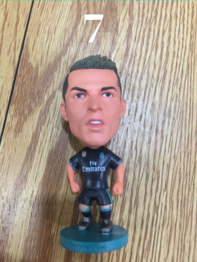Statue player Ronaldo-Messi-gift friends