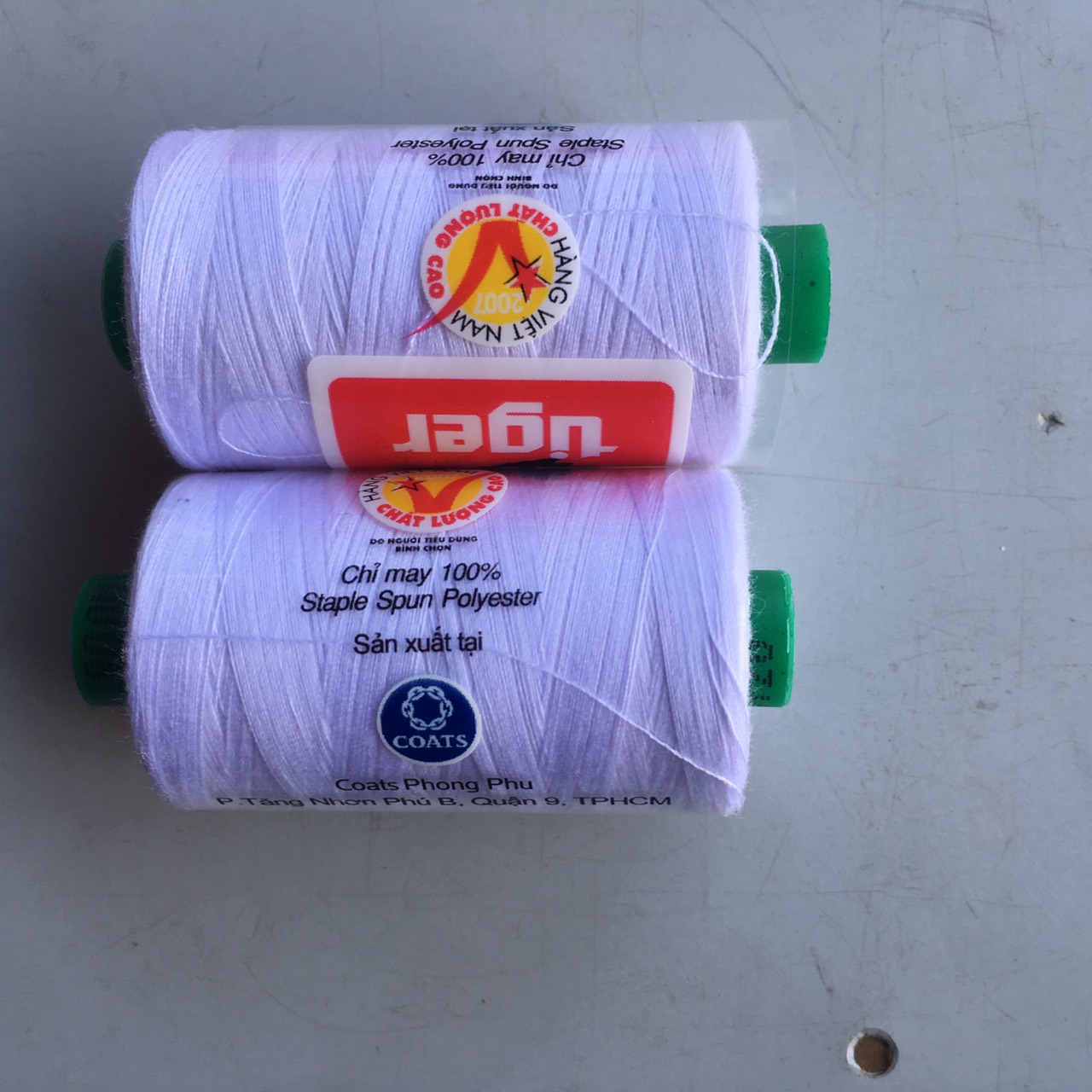 combo 2 cuộn chỉ cuộn 900m gồm 2 màu