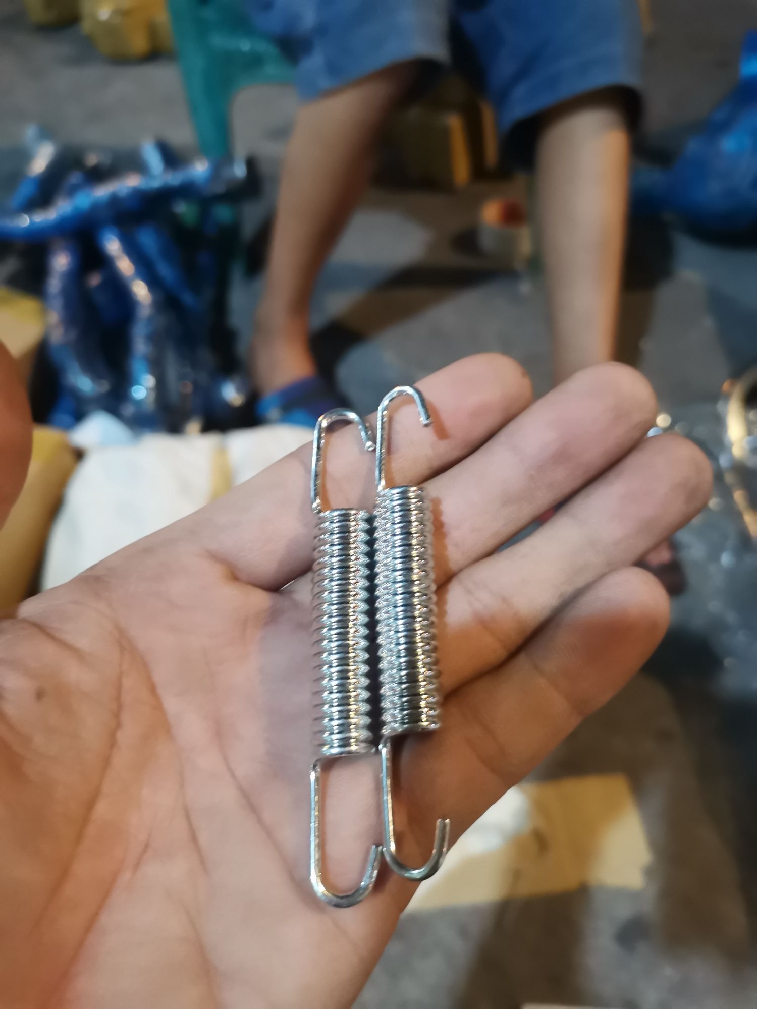2 lò xo pô độ giá rẻ