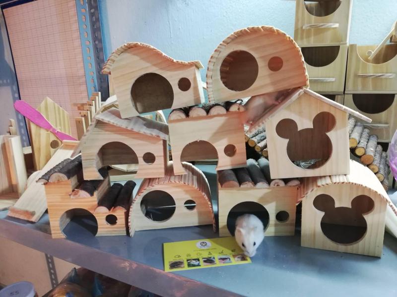 Nhà Ngủ GỖ Thông mini cho hamster hoặc trưng bày .