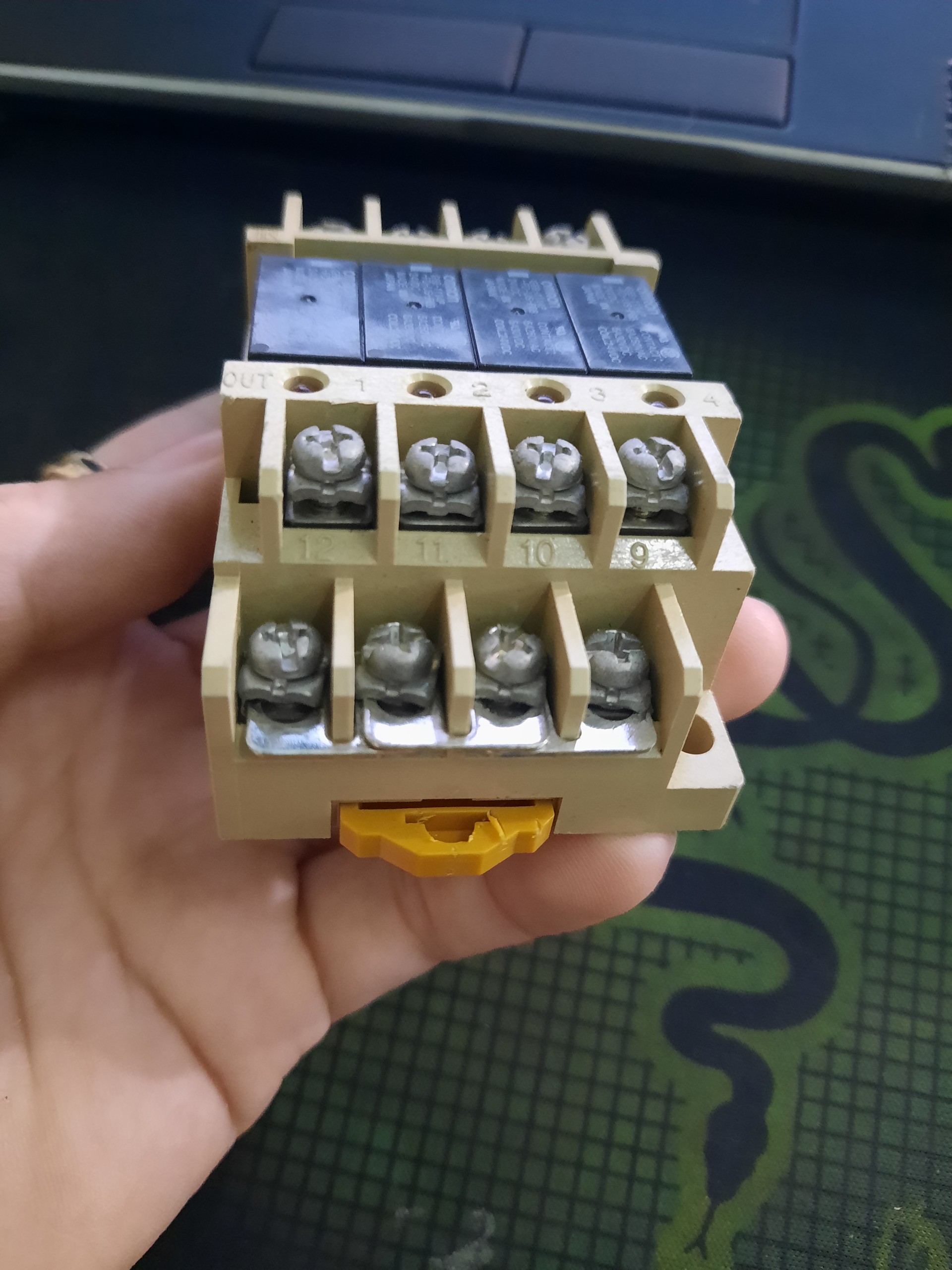 Relay khối omron G6B-4BND DC24