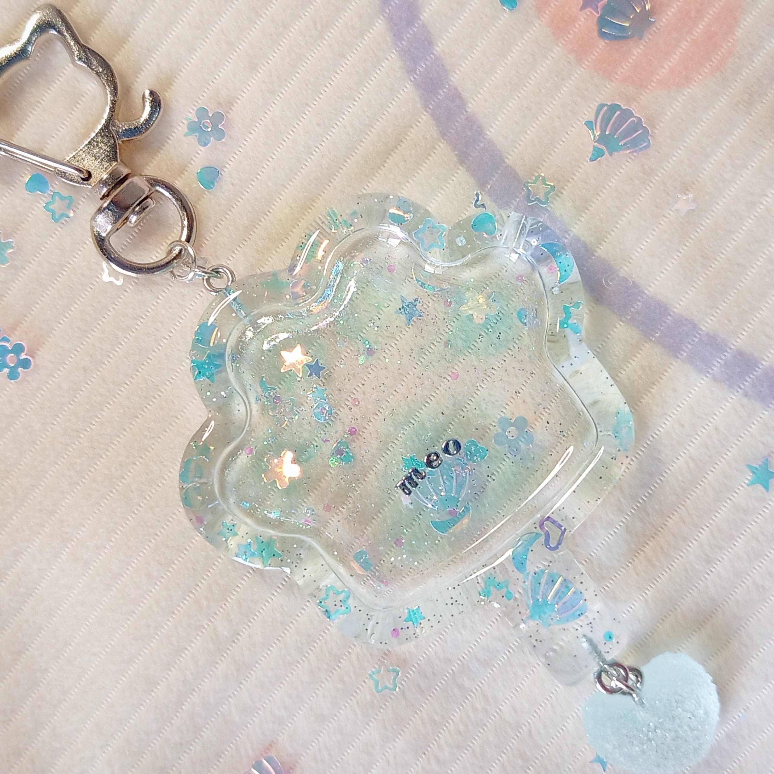 Móc khóa resin tay mèo handmade