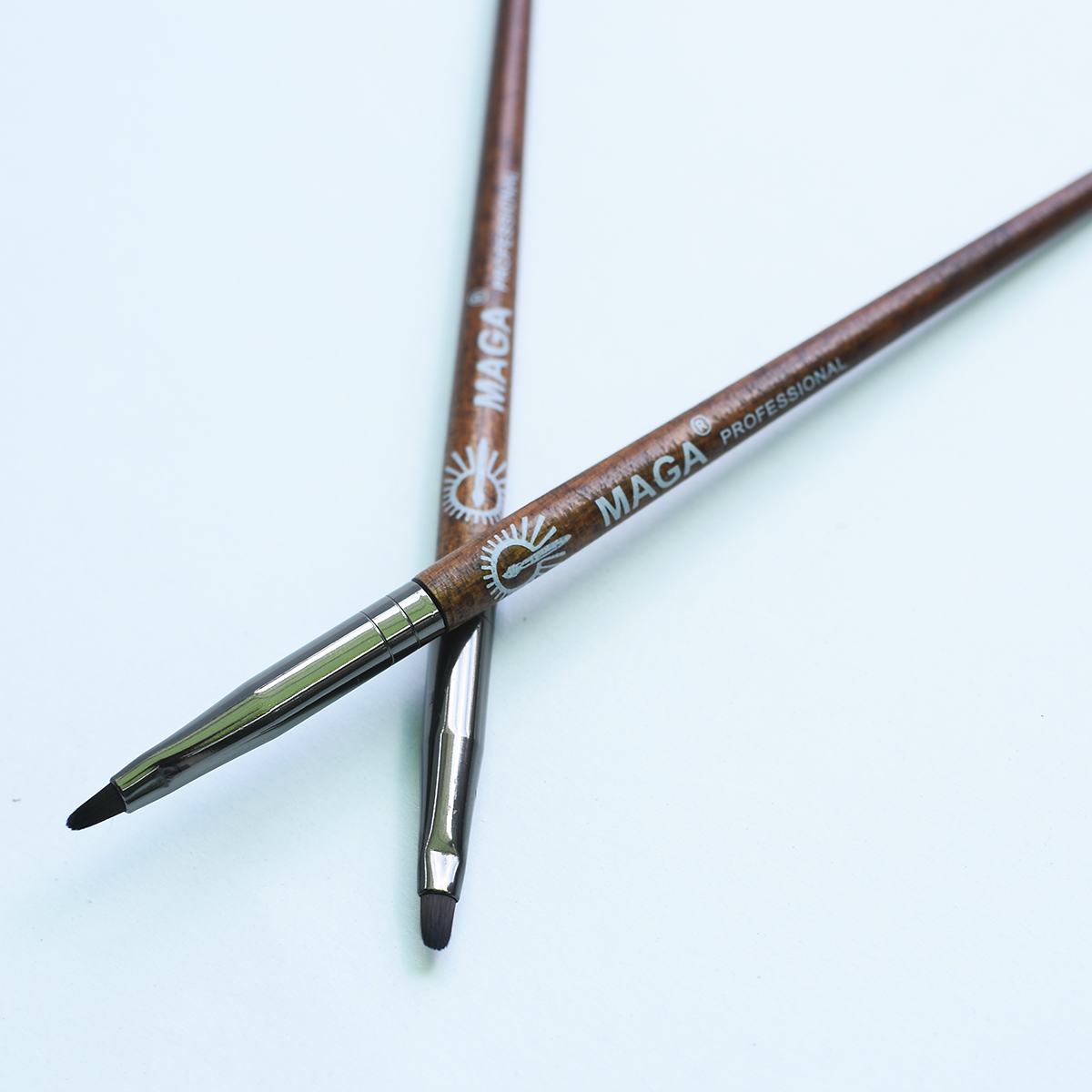 Cọ viền mắt hoặc môi MAGA SMUDGER BRUSH 27
