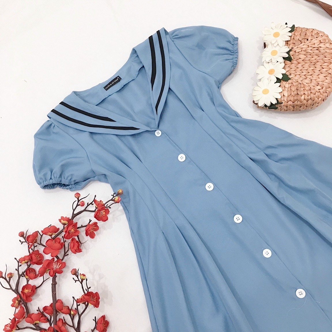 Đầm xanh đậm viền sọc đen