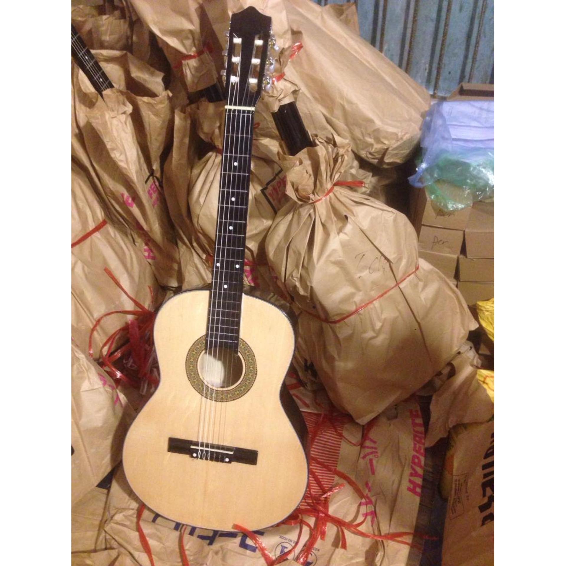 Guitar clasic A60. Mặt gỗ thông. Kèm bao