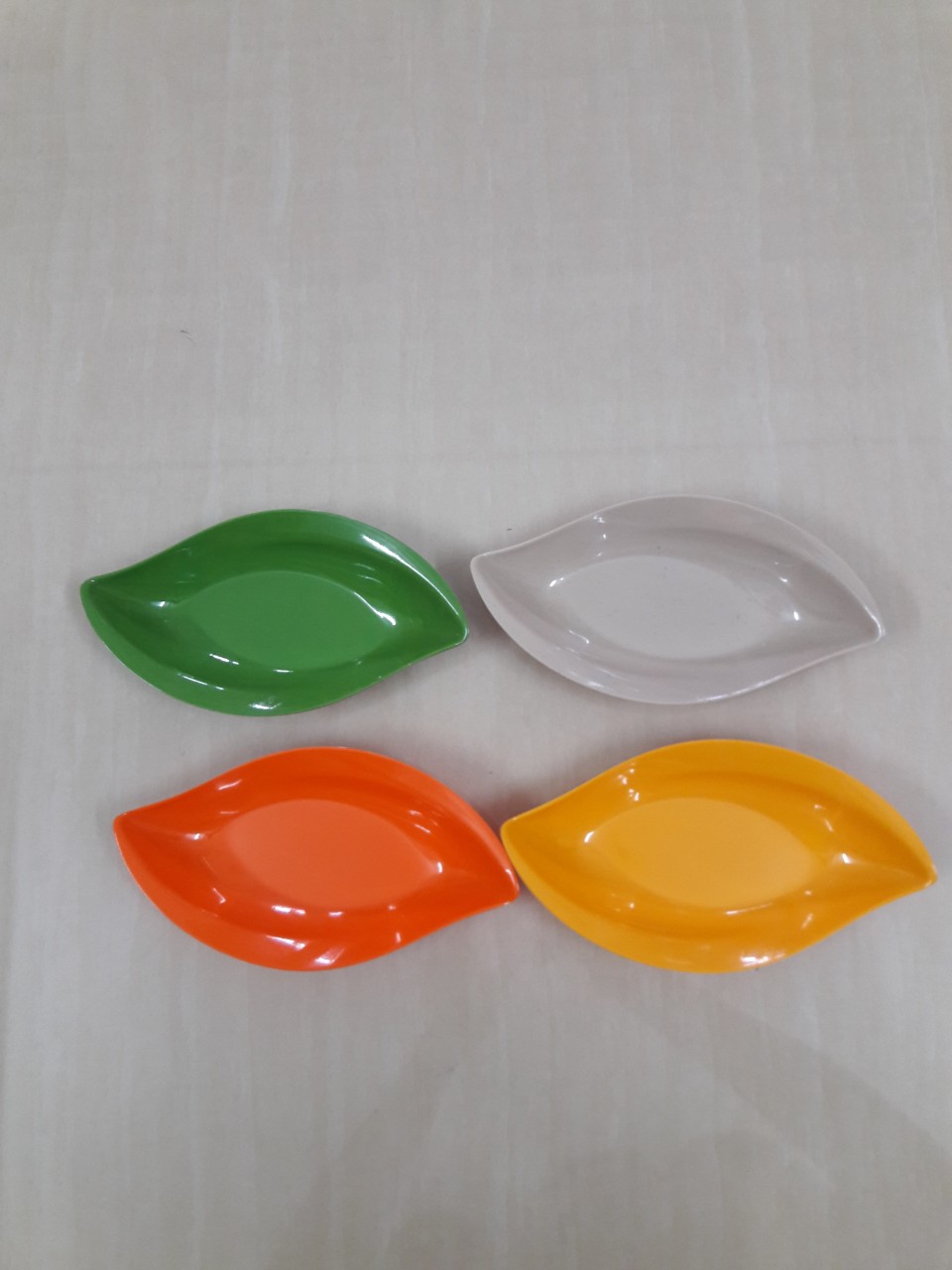 Dĩa chiếc lá melamine đủ 4 màu dày dặn (01) (Ảnh thật)