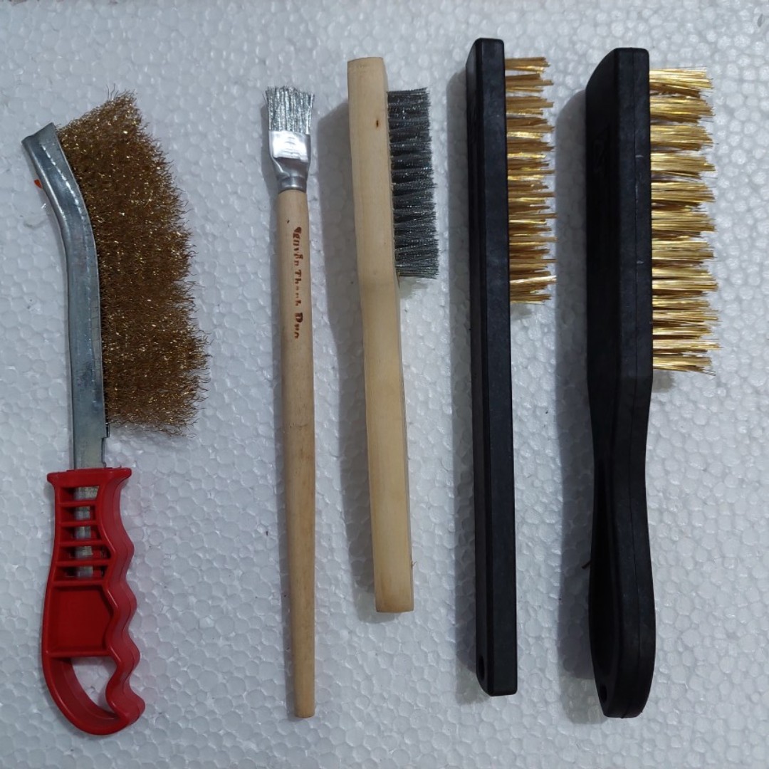 Bộ 5 cây như hình cọ sắt/bàn chải sắt Bàn Chải Sắt Vệ Sinh Cọ Rỉ chọn Bàn chải sắt cán nhựa - Dùng trong hàn tiện cơ khí chọn hàng theo thuộc tính- Cửa Hàng Nam