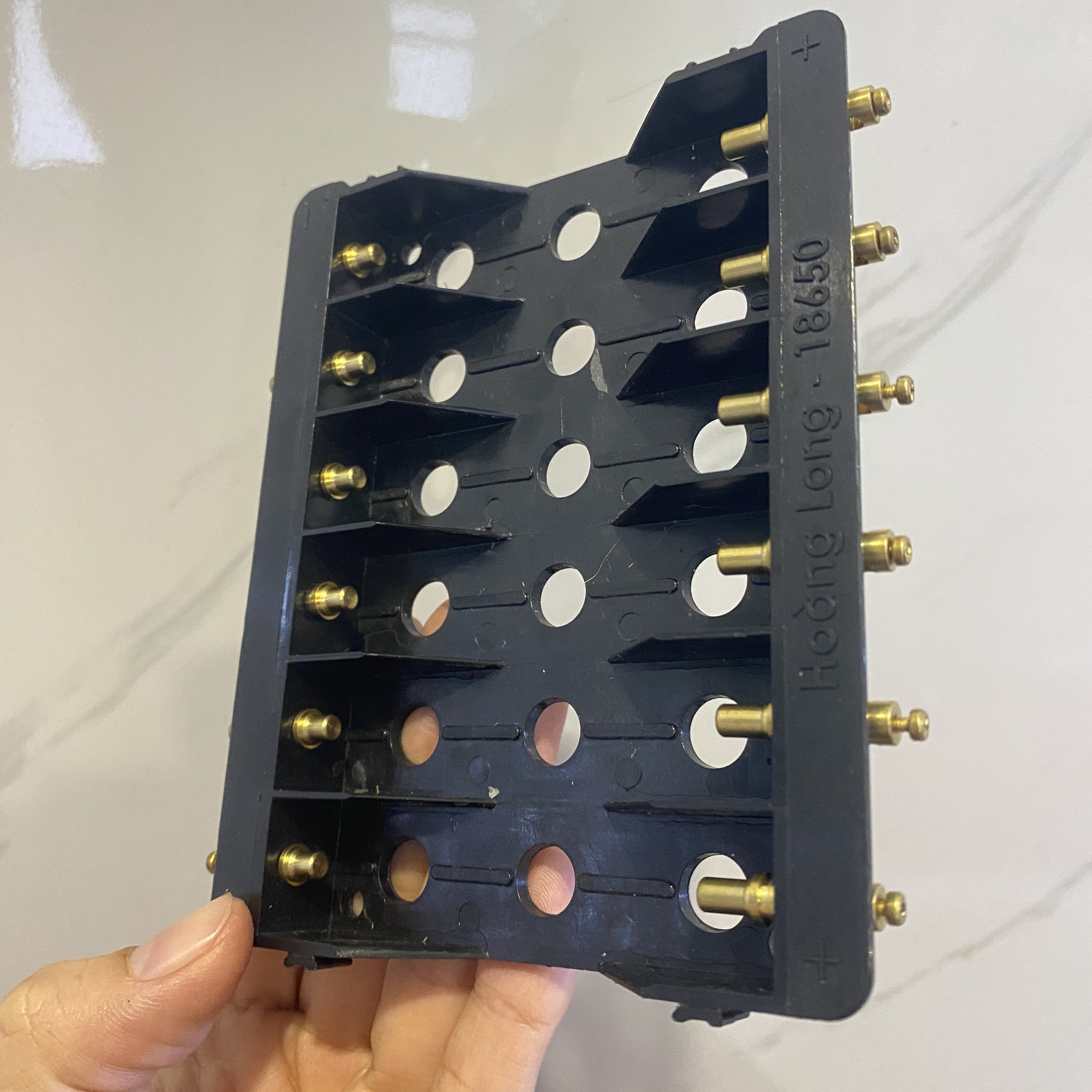 Khay cân bằng pin 18650 ( khay 6 - màu đen)