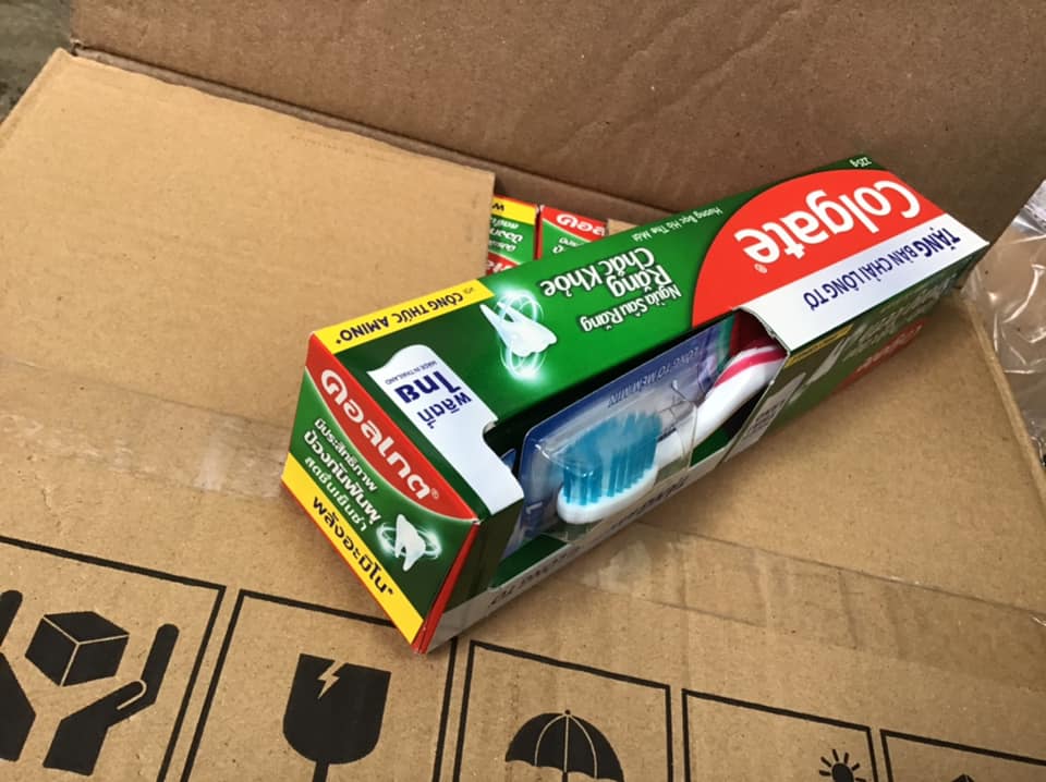 Kem đánh răng Colgate tặng bàn chải của Thái