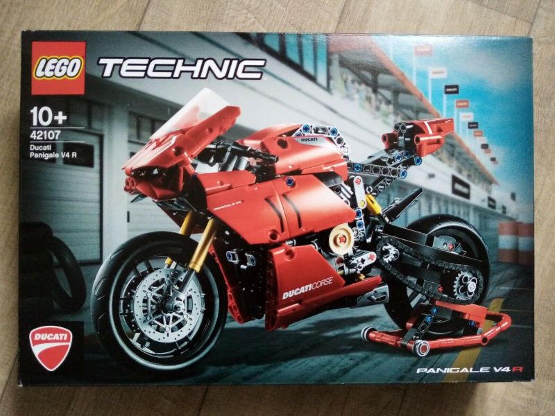 LEGO Technic 42107 Siêu Mô Tô Ducati Panigale V4 R