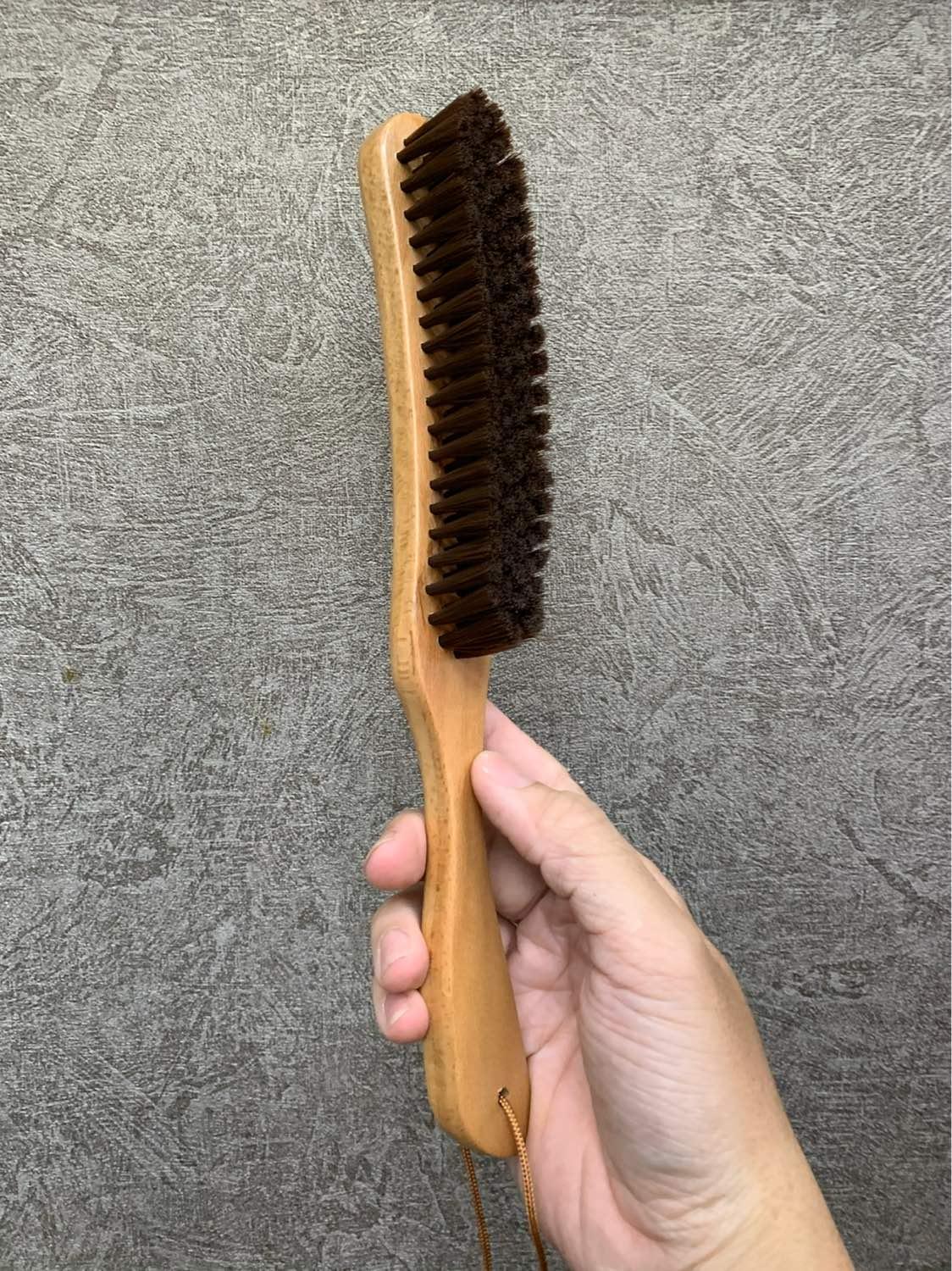 Chổi phủi tóc barber cán gỗ cong dài 27cm