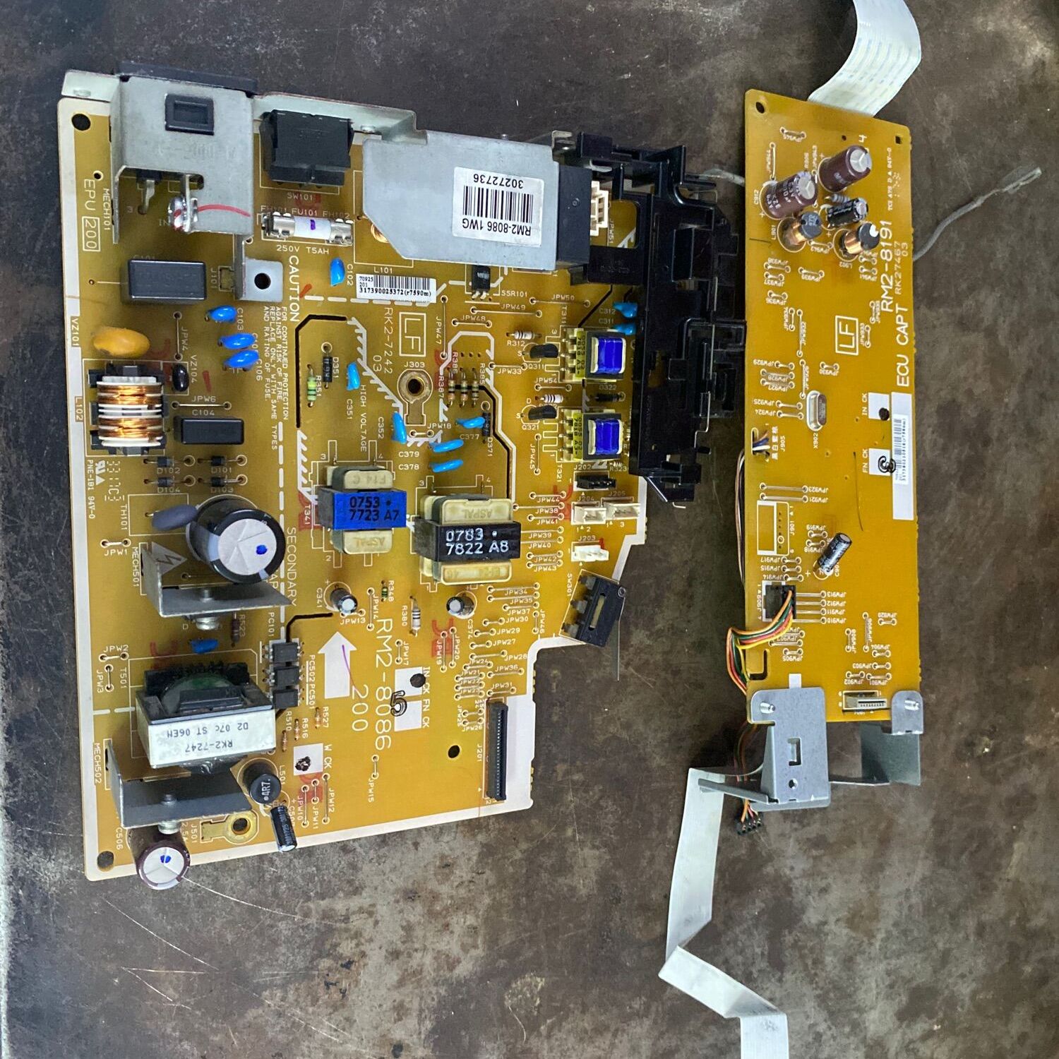 Main ECU Canon 2900 Zin tháo máy có thể gắn cho HP 1020, hàng zin đẹp, linh kiện vi mạch còn sáng, bản in của ecu này vẫn đẹp và nét