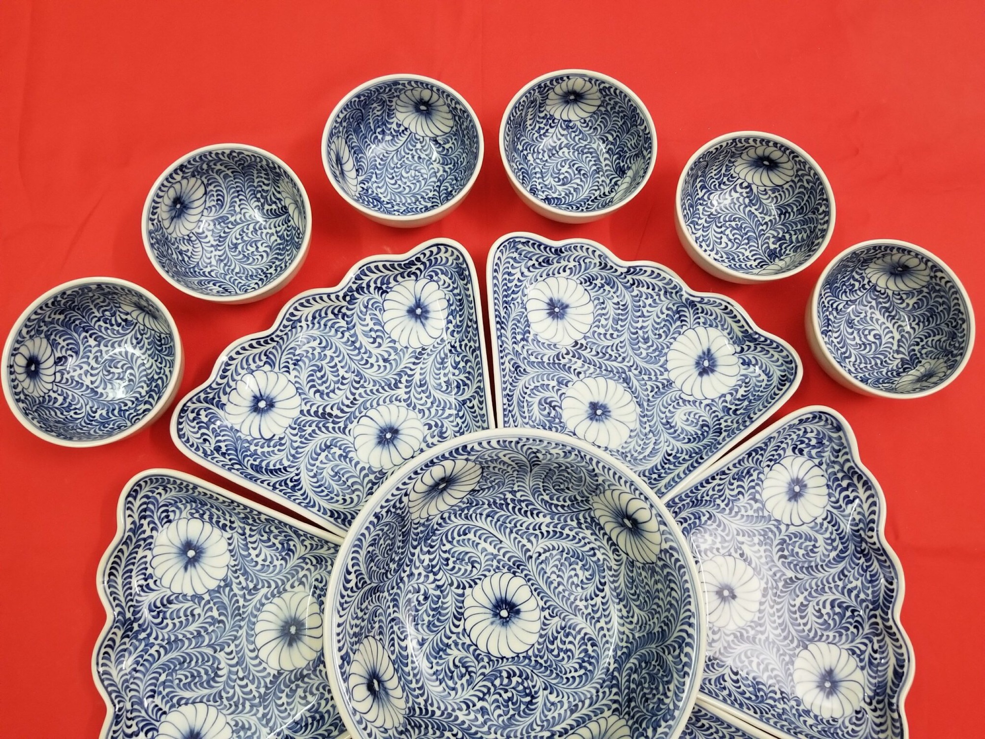 Bộ bát đĩa hoa mặt trời. Gốm Bát Tràng.