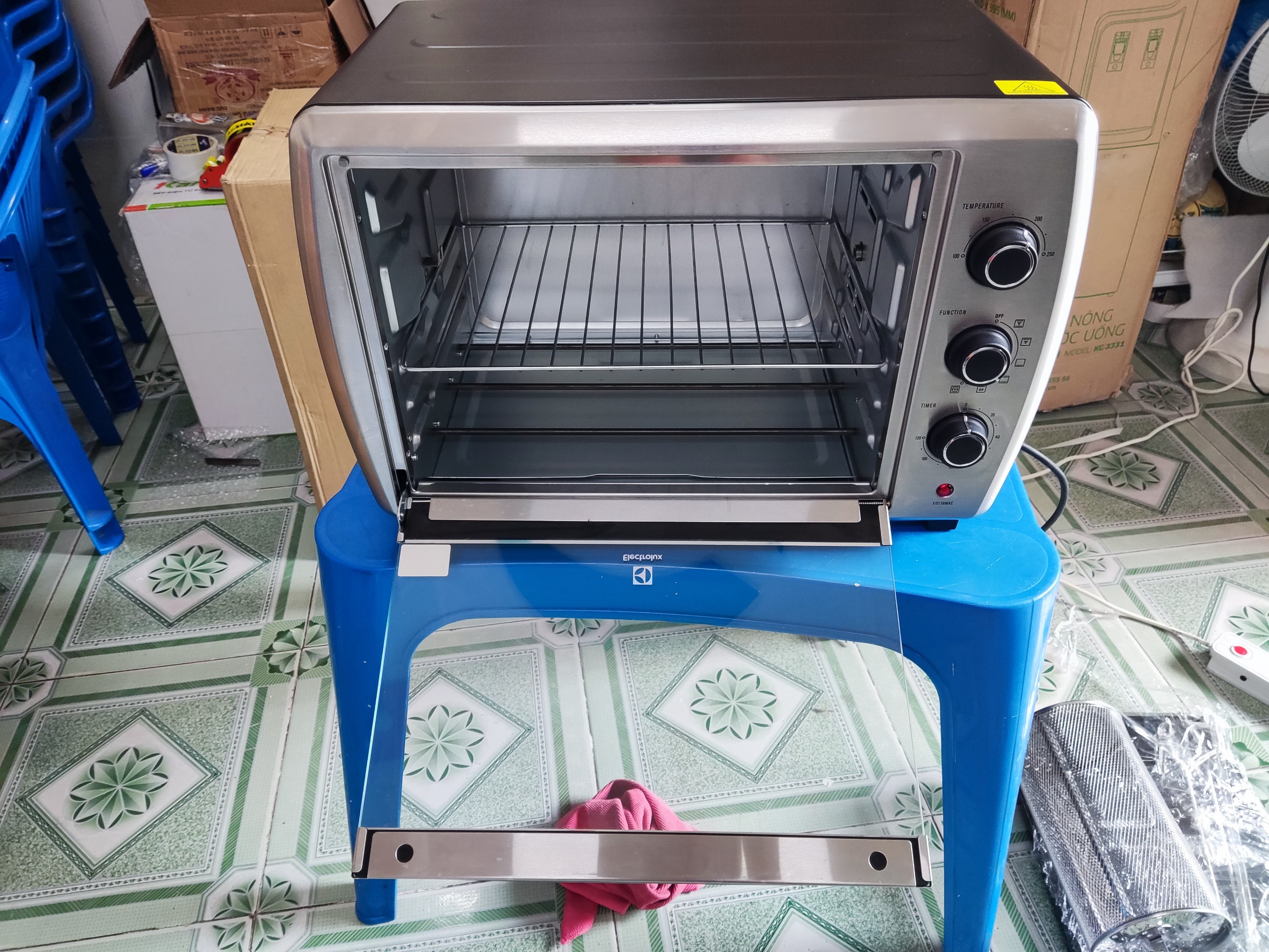 Lò nướng Electrolux EOT38MXC 38 lít hàng thanh lý