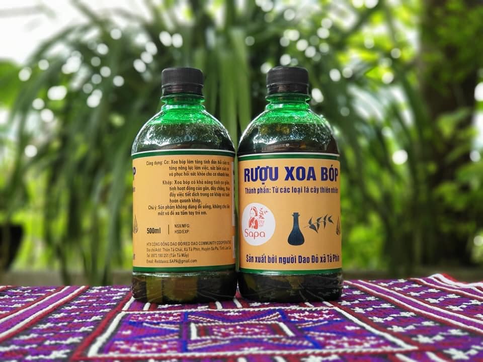 Xoa bóp thảo dược dân tộc dao đỏ