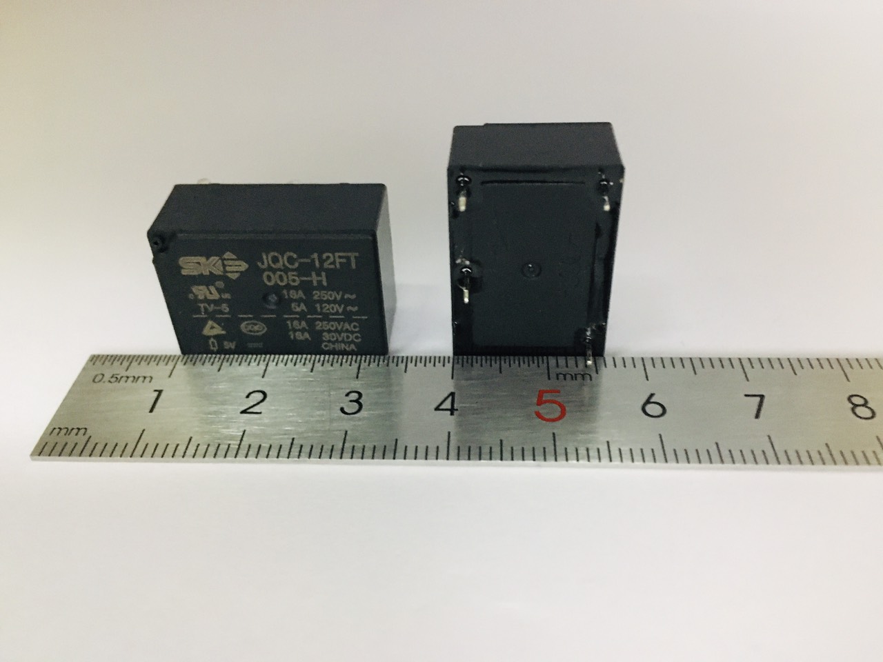 Rơ le relay JQC-12FT-005-H  5V 16A 4 chân