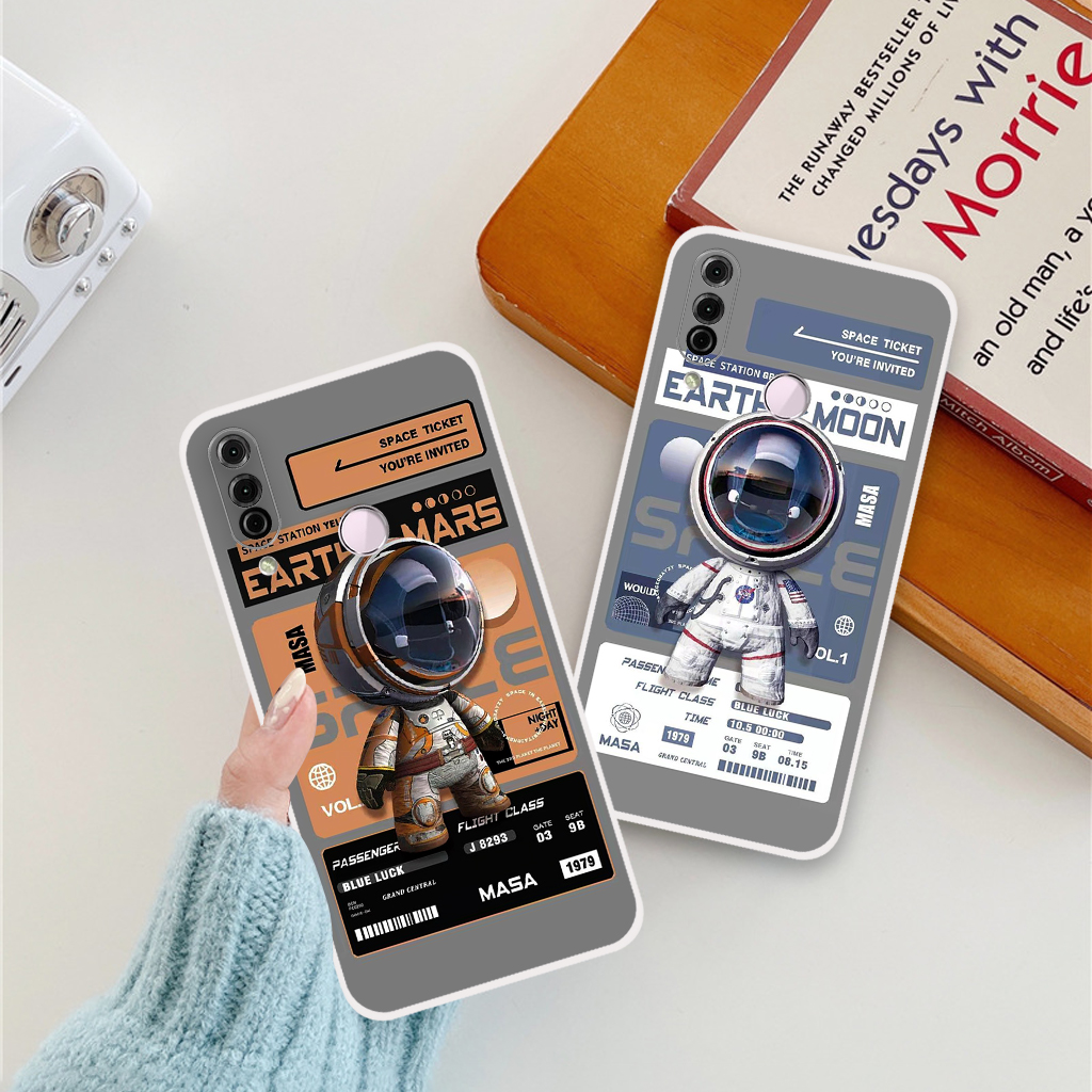 Ốp lưng Vsmart Joy 3 phi hành gia astronaut 3D độc đáo