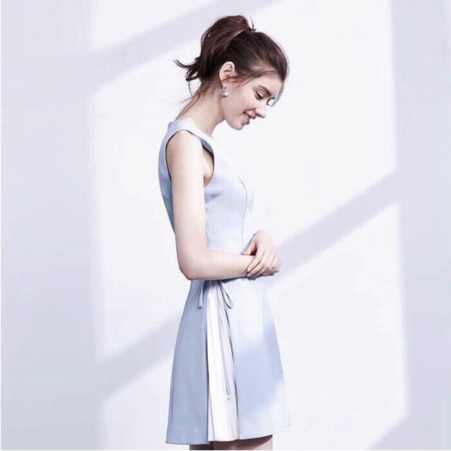 Đầm xanh mắc cáo