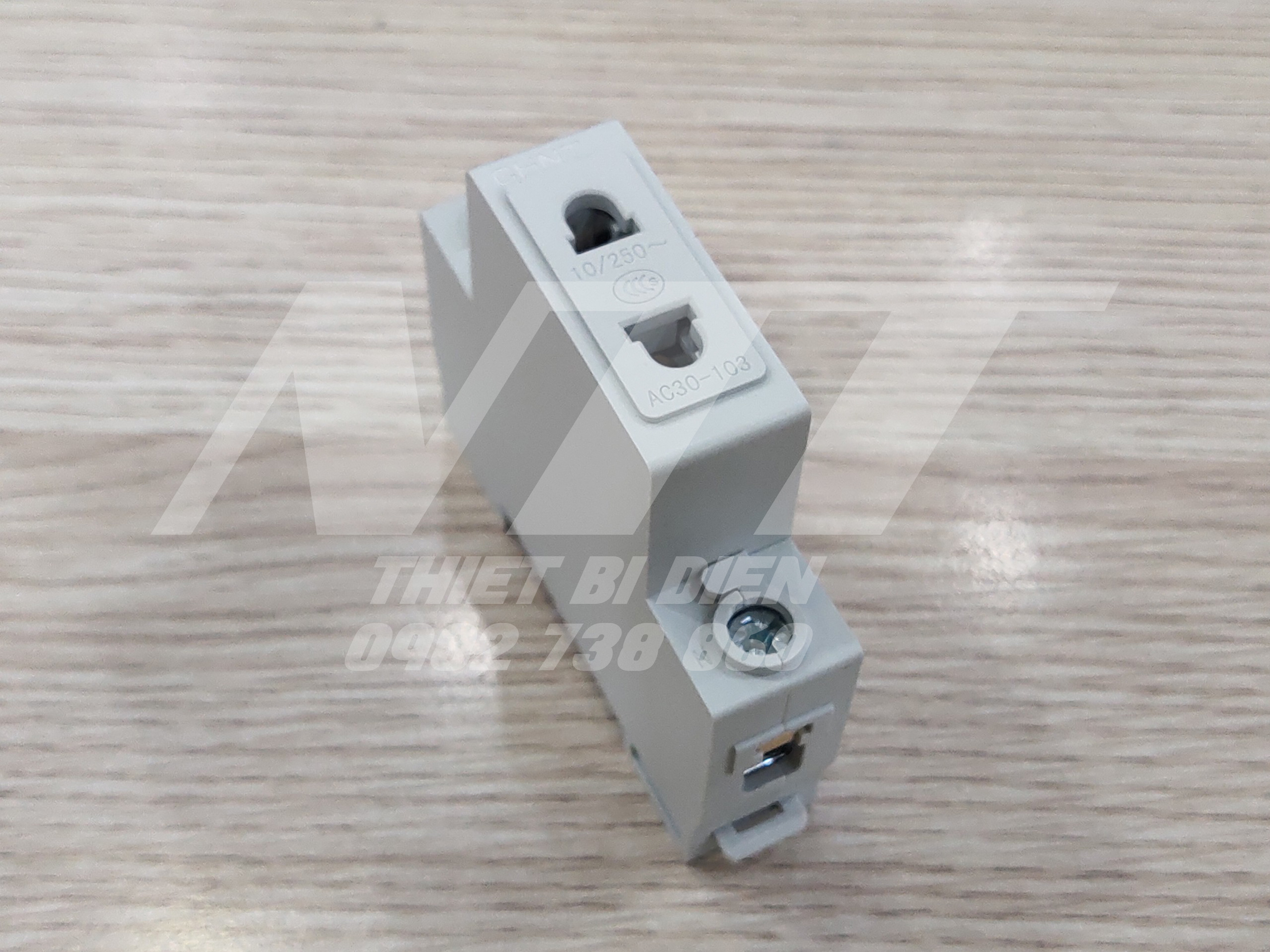 Ổ cắm cài thanh din ray ac30-103 chint