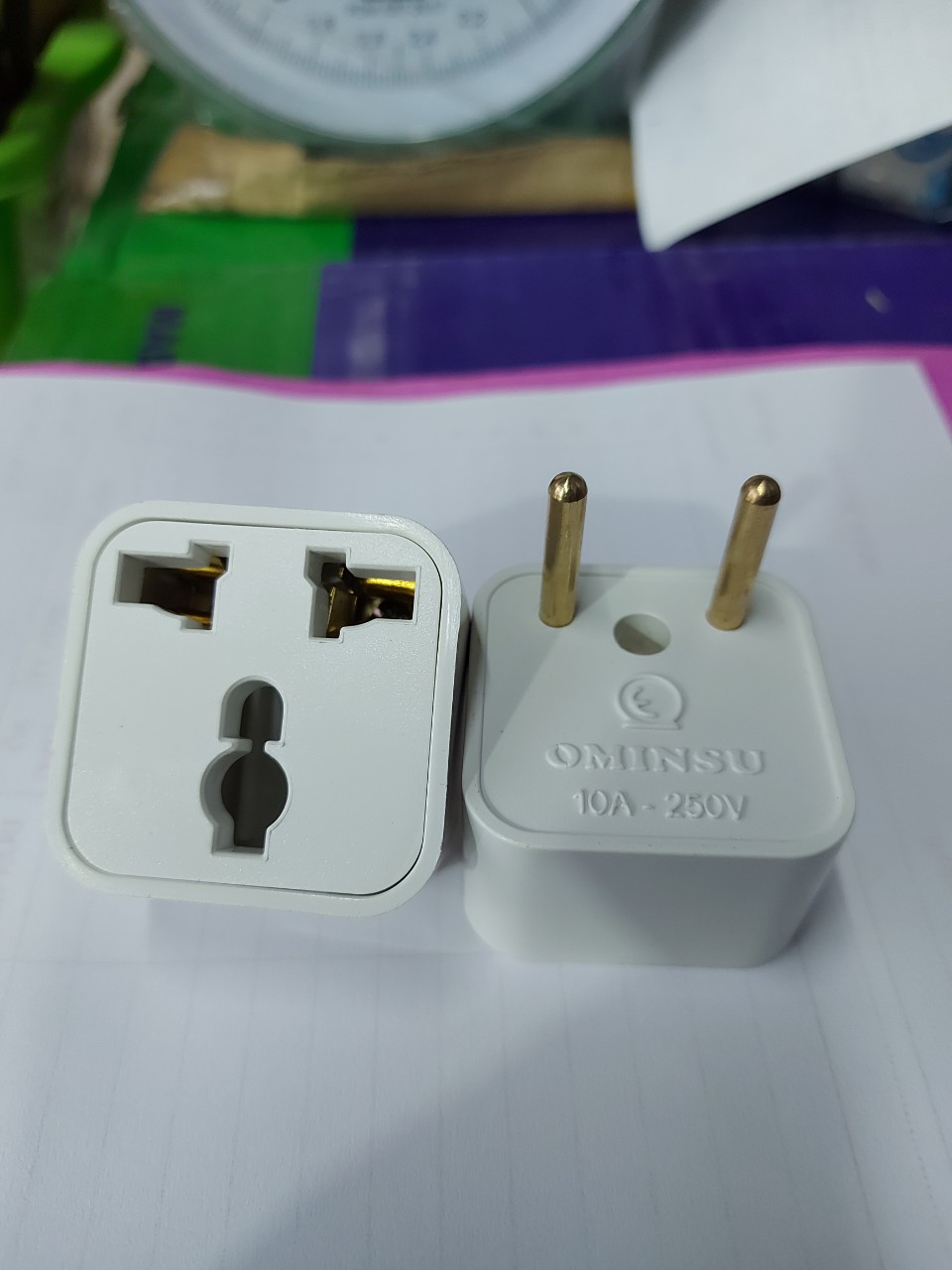 Đầu chuyển đổi ổ cắm 3 chân thành 2 chân cắm đa năng Ominsu