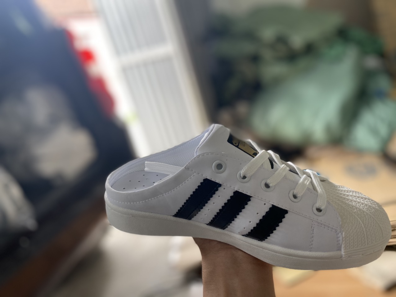 sục đạp gót adidas