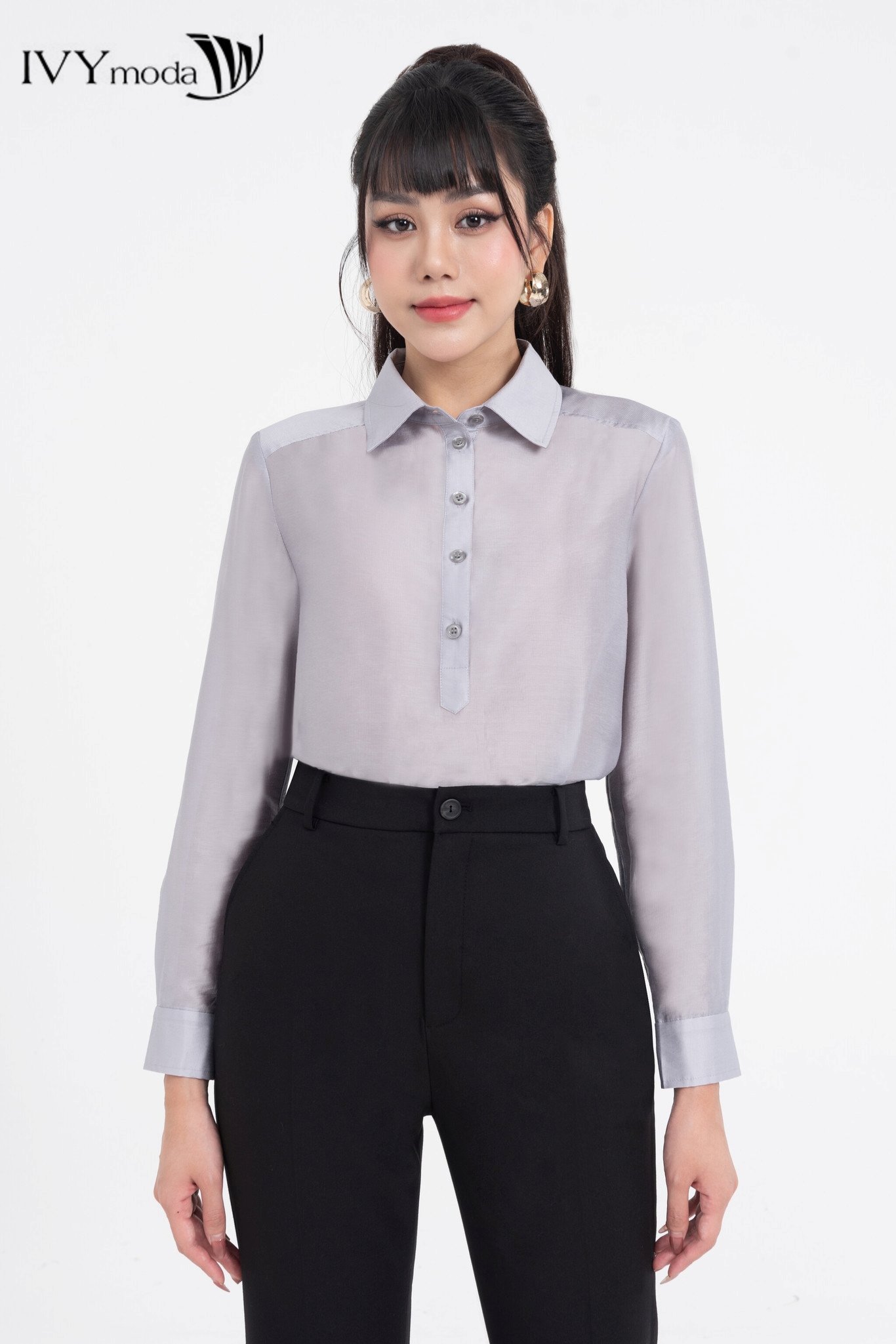 Áo sơ mi lụa dáng suông IVY moda MS 17M8166