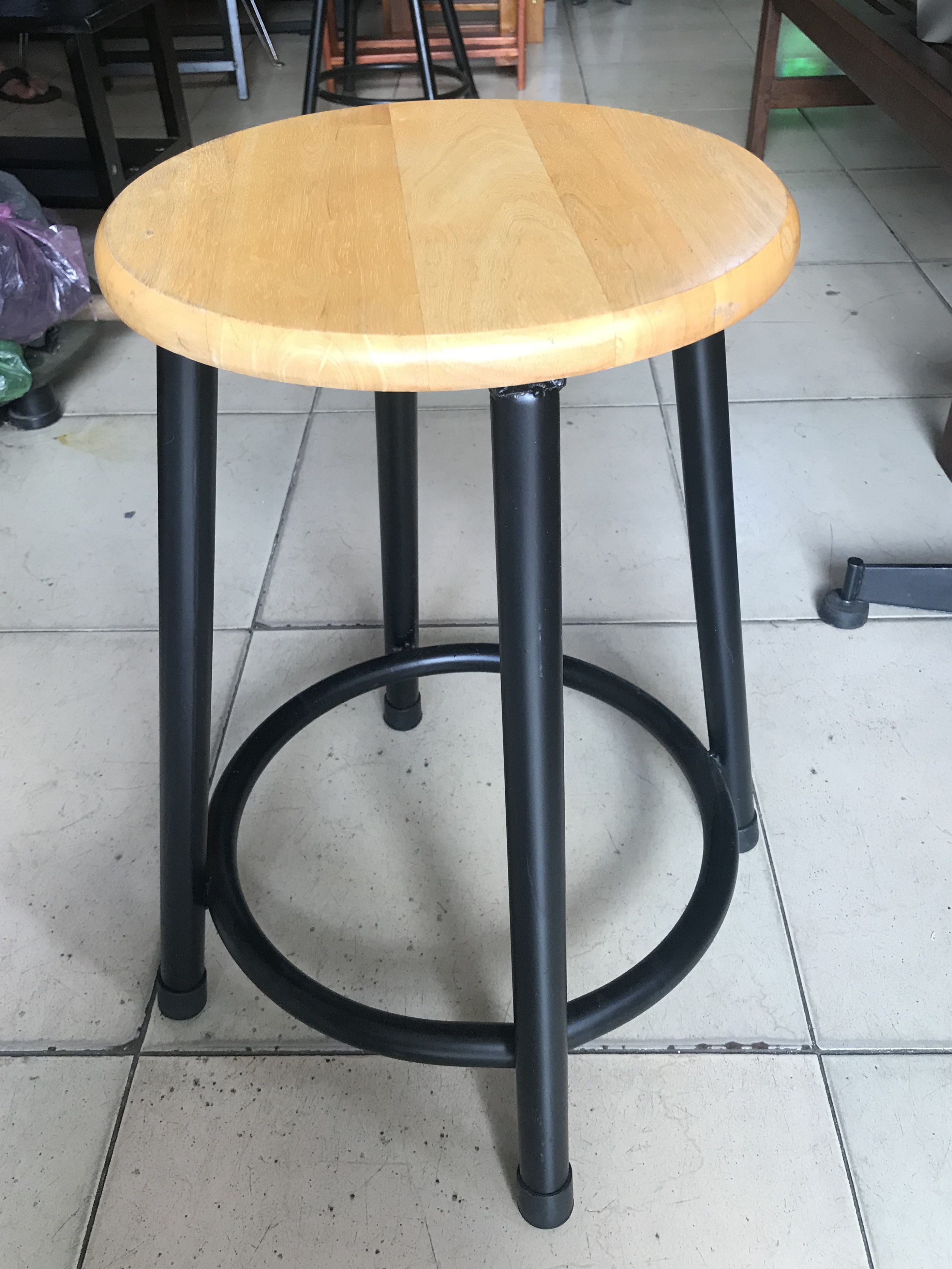 Ghế đôn gỗ chân sắt