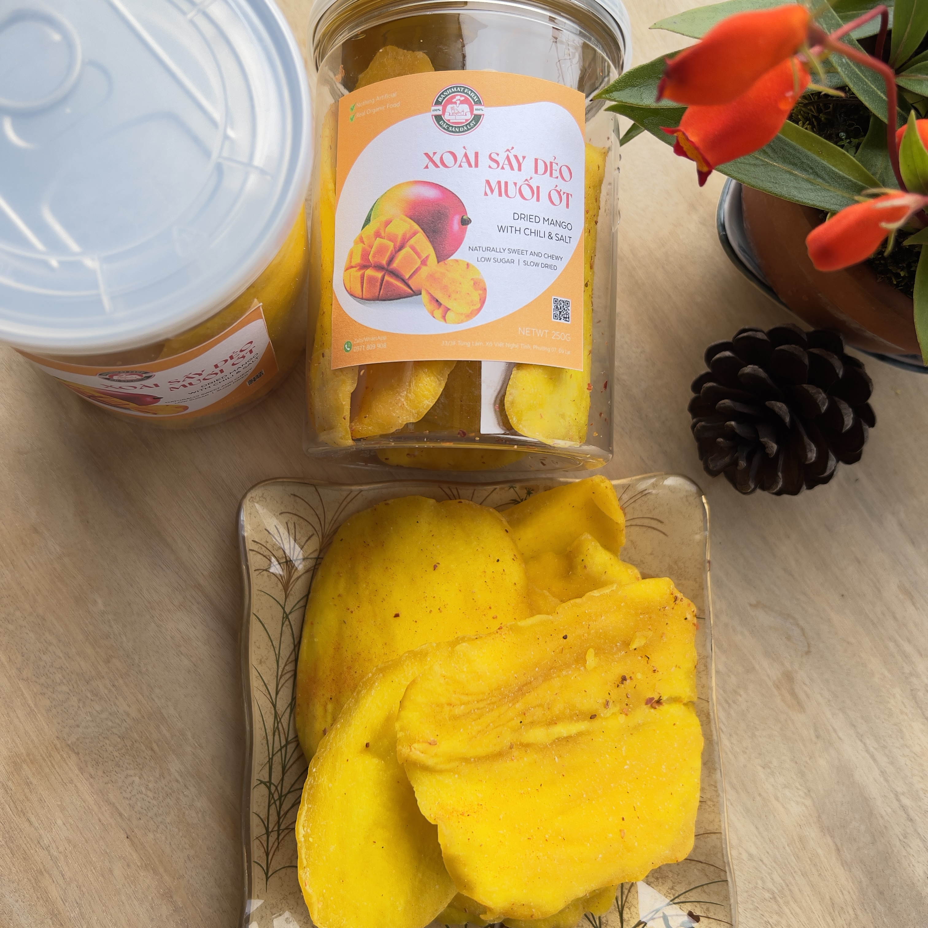 Xoài sấy dẻo muối ớt BanhMat Farm đặc sản Đà Lạt đậm đà vị xoài nguyên lát cùng vị cay muối ớt