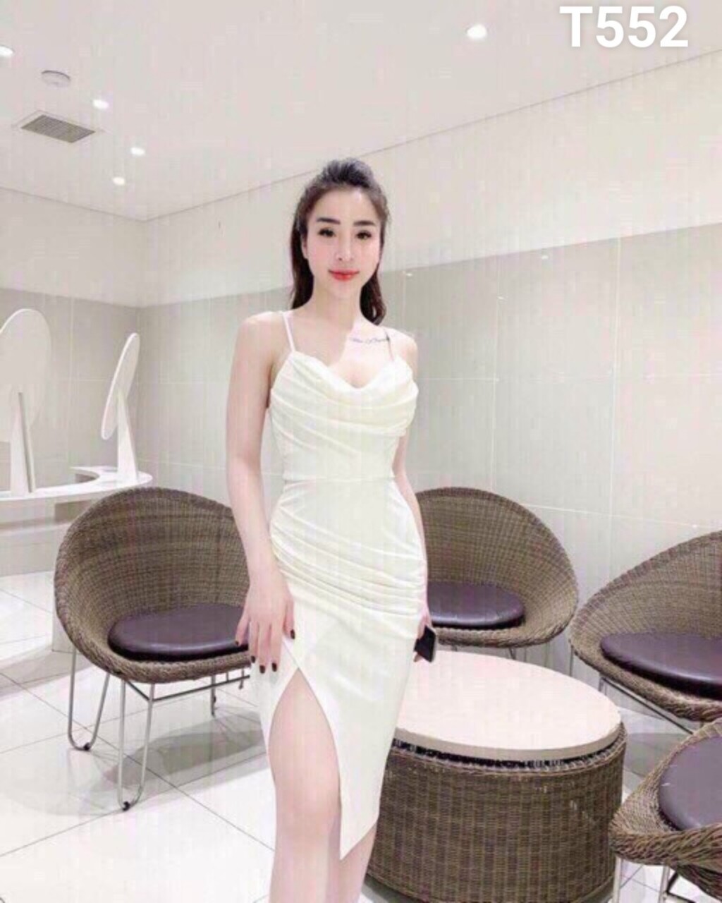 Đầm body cát hàn 2 dây cổ đổ dáng ôm T552