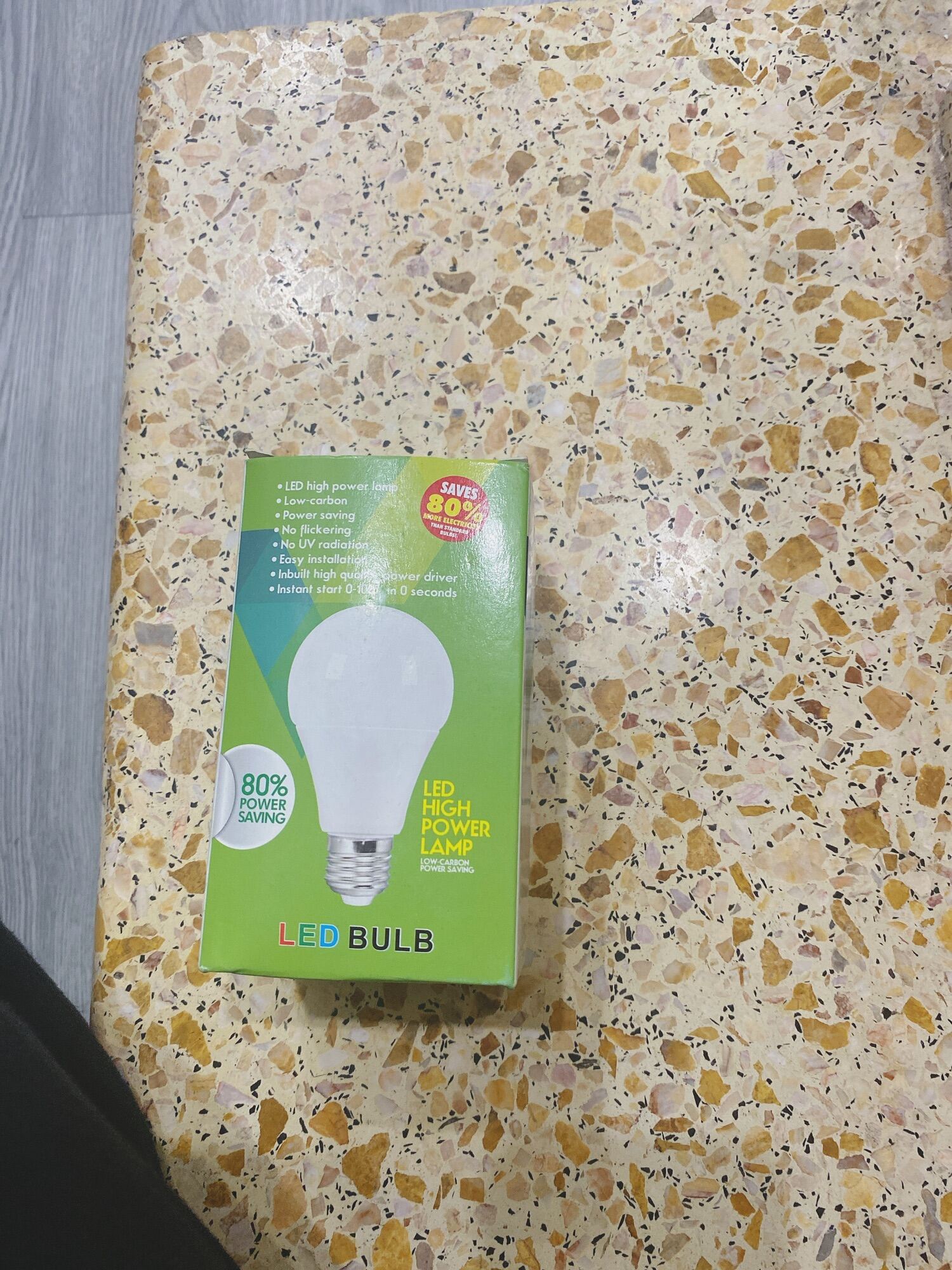 Bóng bulb 12w đui e27 ánh sáng trắng or vàng