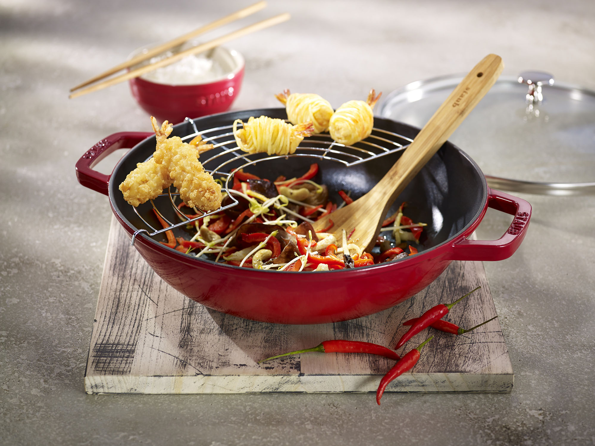 Staub - Chảo wok - 29cm Đỏ/ Xanh Đen