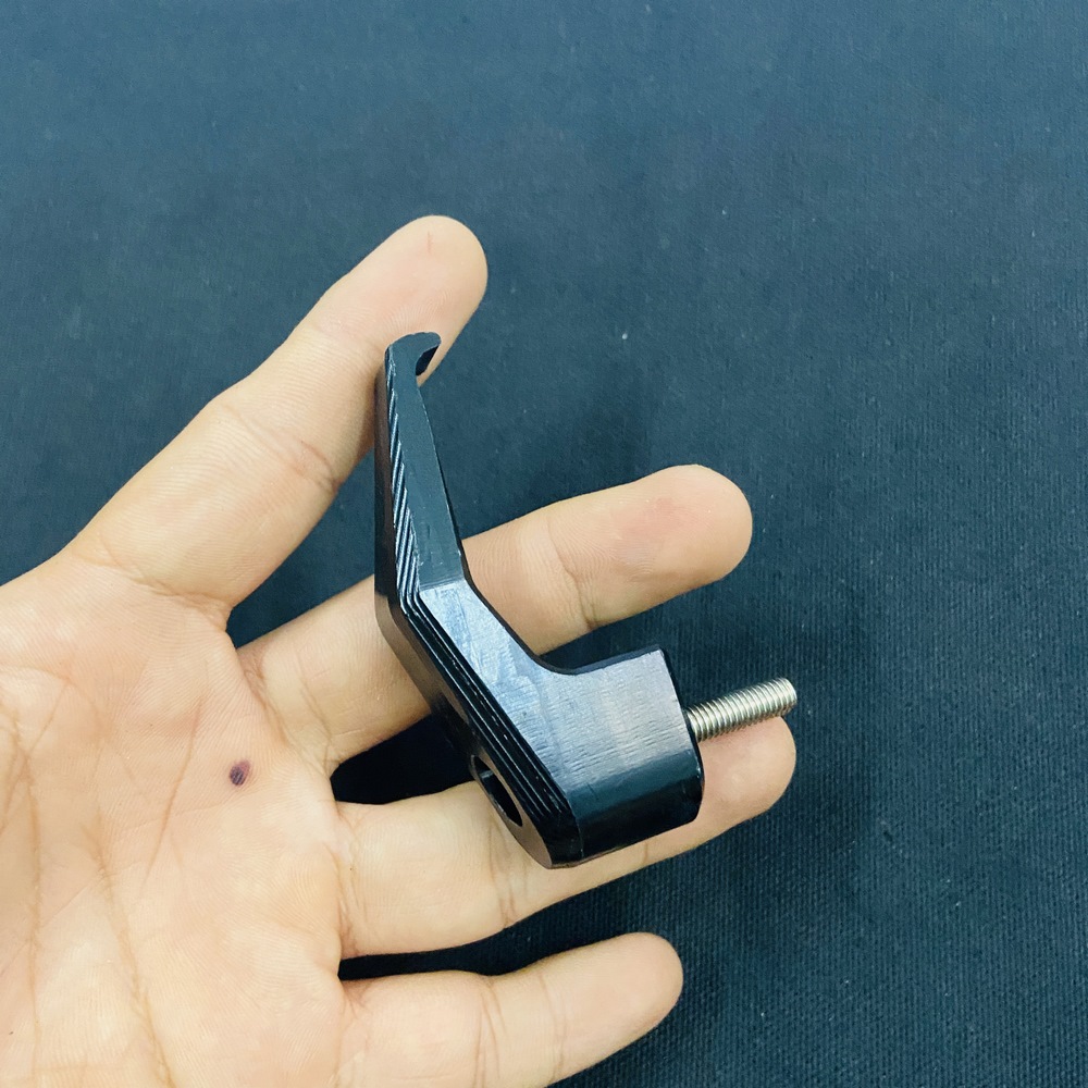 Móc treo đồ xe máy, móc treo hông sườn xe, móc treo giữa kiểu VARIO gắn được các dòng xe HONDA YAMAHA (màu ĐEN)
