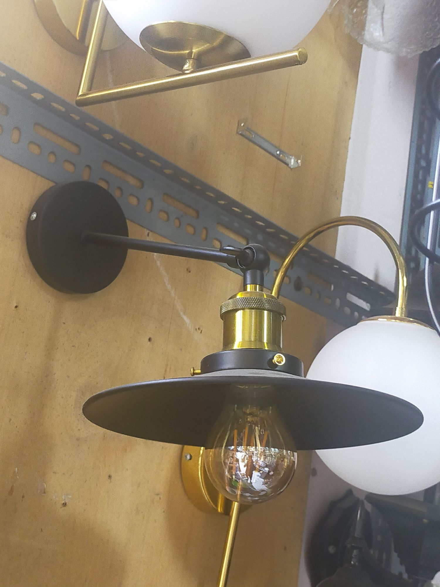 Đèn tường D22CM đui e27