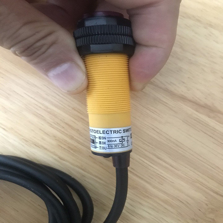 Cảm biến quang E3F-DS30C4
