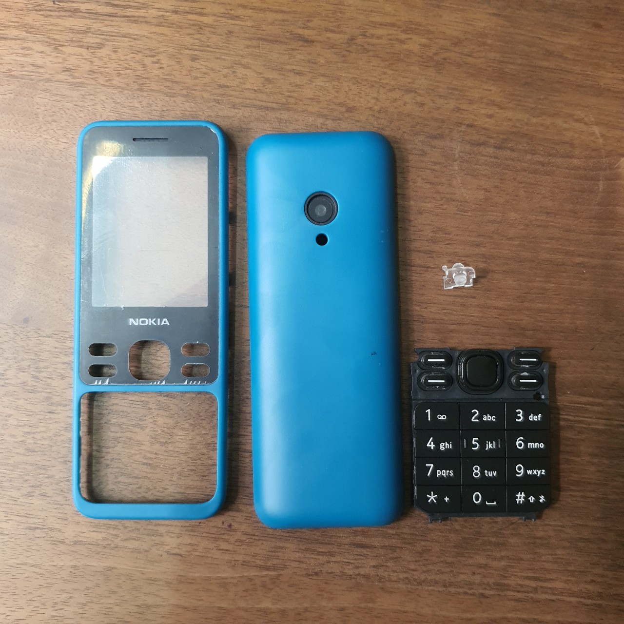 Vỏ điện thoại Nokia 150 (2020) có sườn có phím
