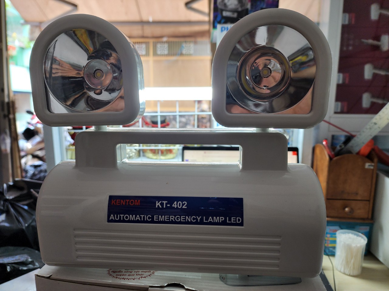[HCM]ĐÈN SẠC CHIẾU SÁNG KHẨN CẤP  KT 402