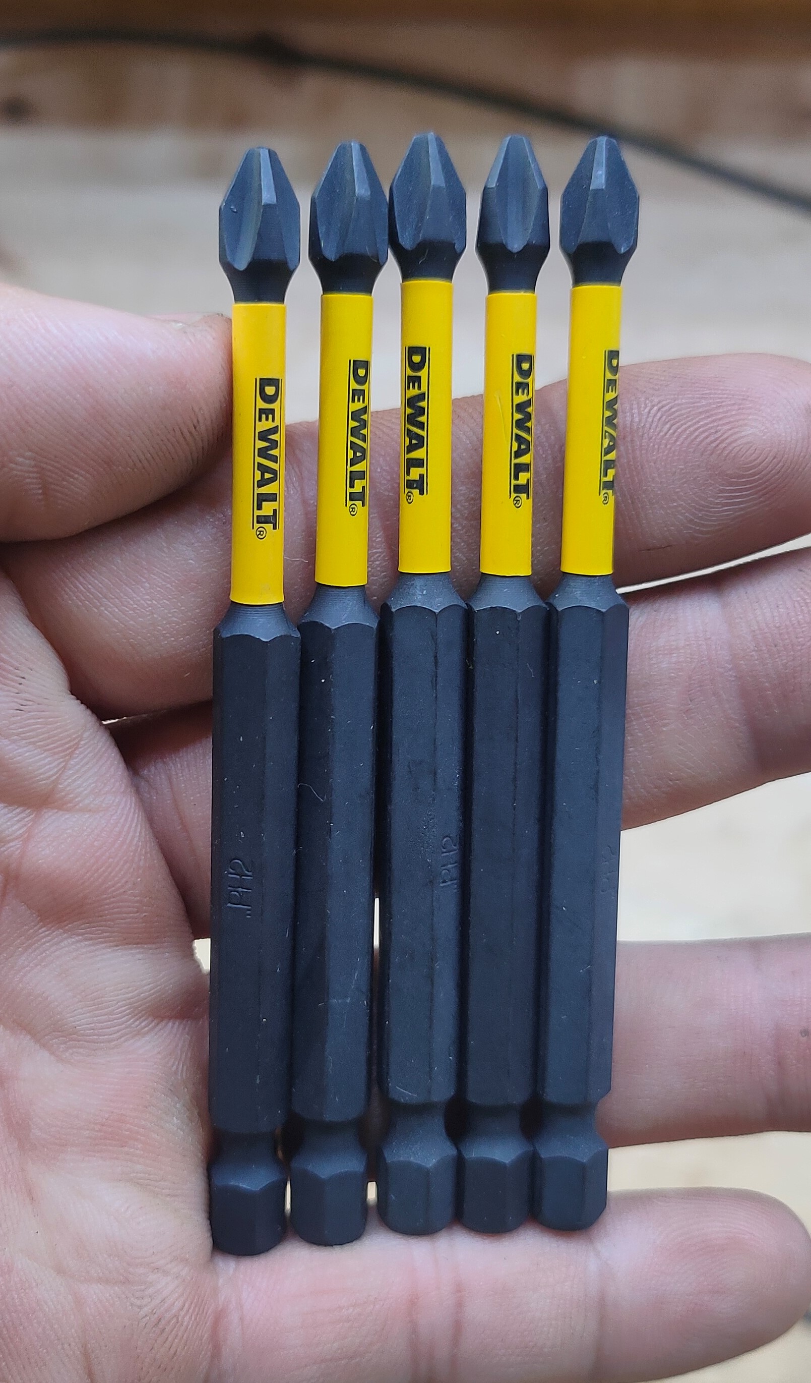 [Socket] Mũi Vặn Vít Dewalt PH2 - Dài 9cm - Đen Tem Vàng