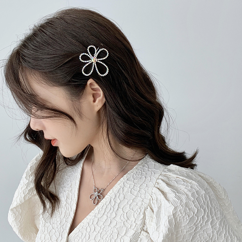 Kẹp Tóc Hoa 5 Cánh Đính Đá Lấp Lánh -  New Thoi Trang