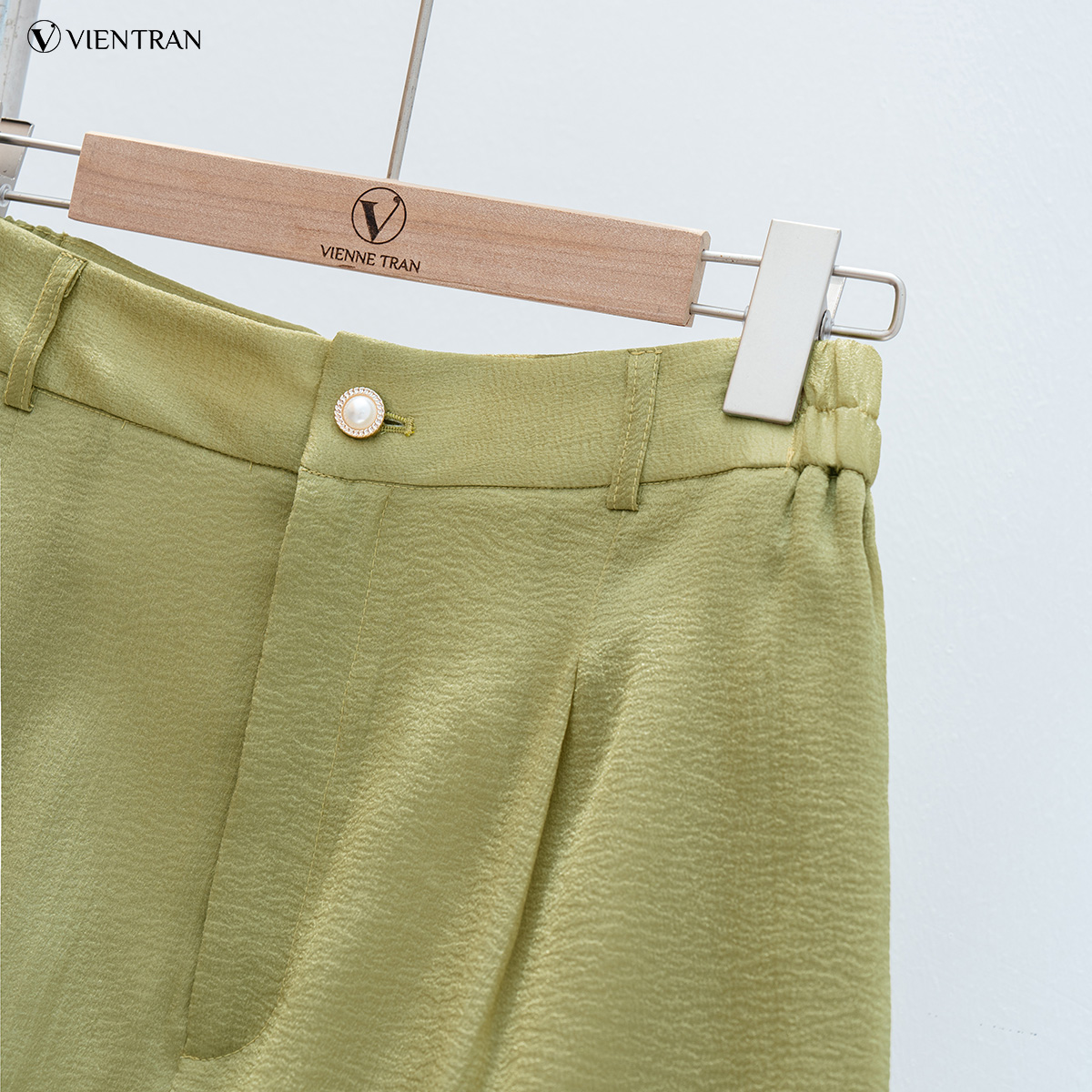 Quần Shorts VIENTRAN Ly Xếp Túi Dọc V64S23H007