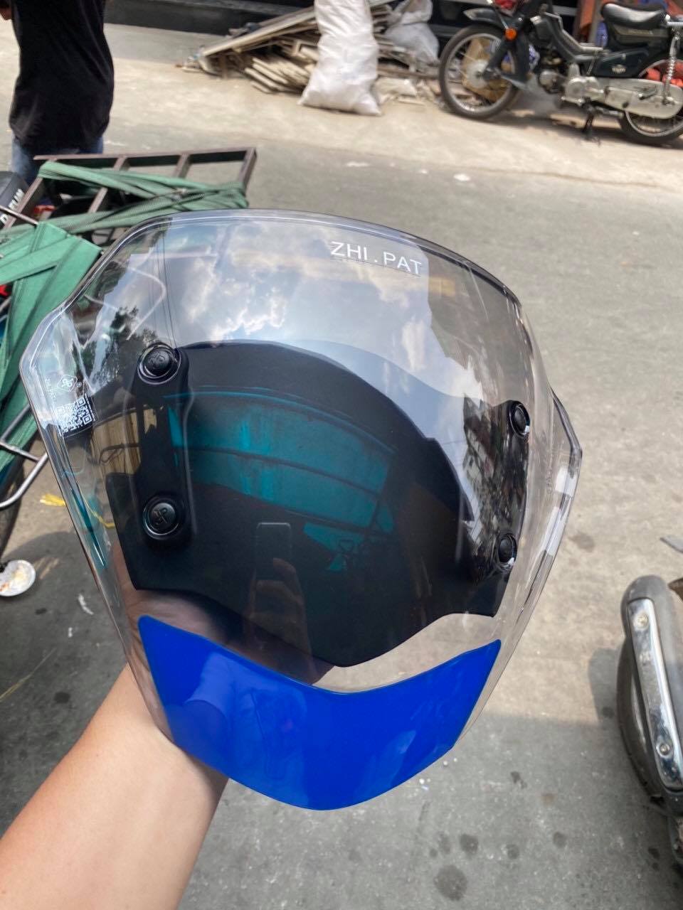 Kiếng chắn gió Zhi.Pat- Sh2020