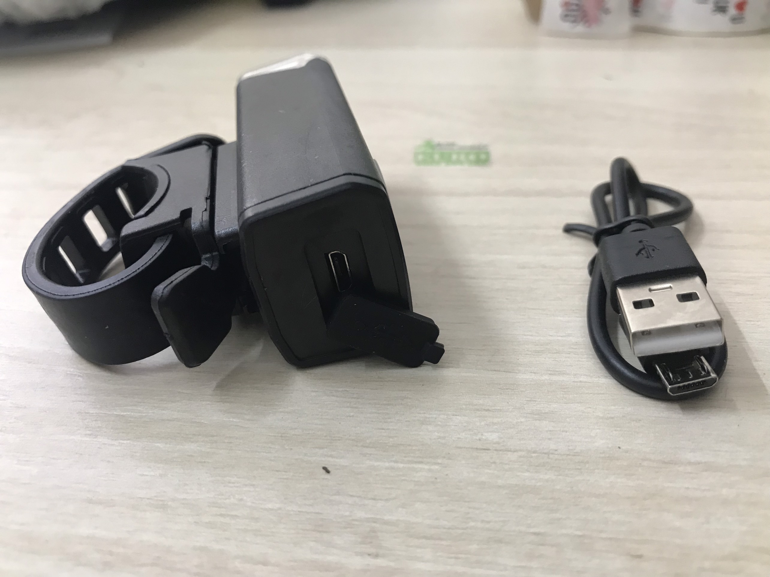 Đèn pin xe đạp chống nước sạc USB 3 chế độ sáng