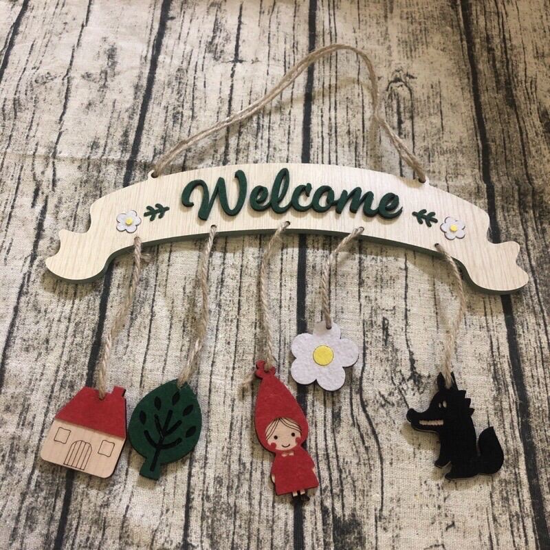 Tranh gỗ, Bảng gỗ decor chữ welcome cô bé quàng khăn đỏ