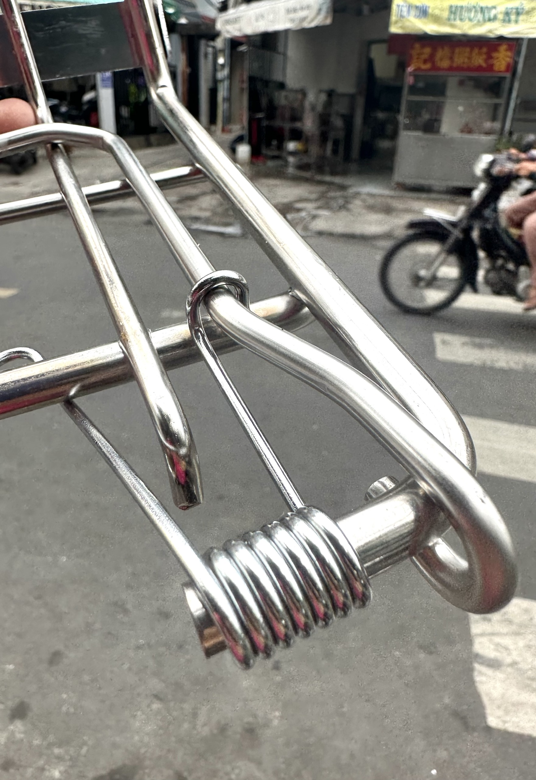 BAGA MŨI TRƯỚC XE DREAM INOX 10LY CÓ KẸP