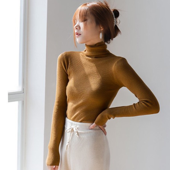 Áo len cổ lọ chất len mềm trơn, không họa tiết