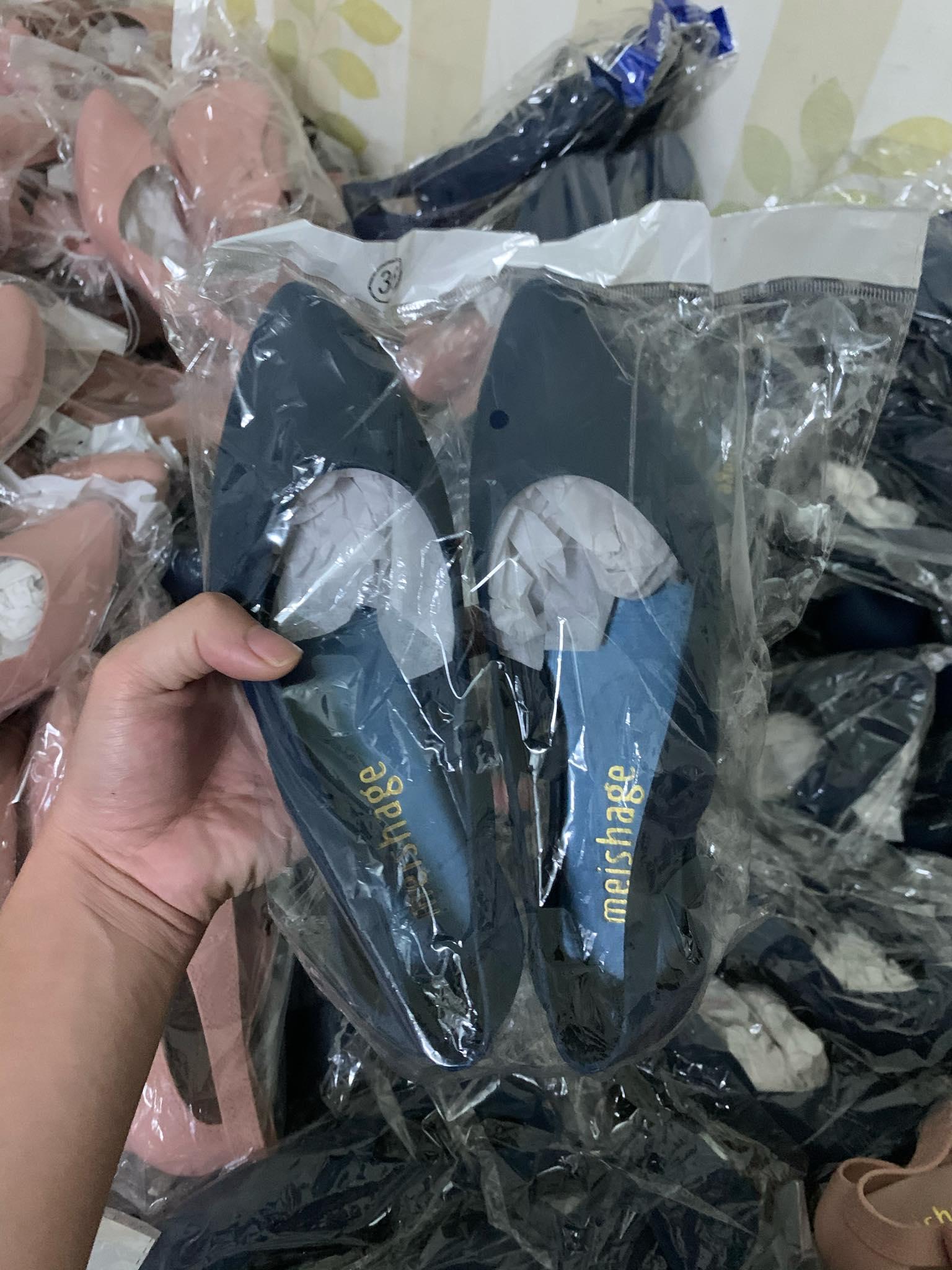 Giày nhựa thơm mẫu mới nhất 2019
