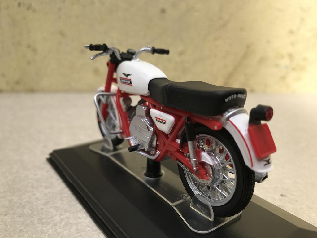 [HCM]Mô hình xe mô tô cổ GUZZI CALIFORNIA - 1:22